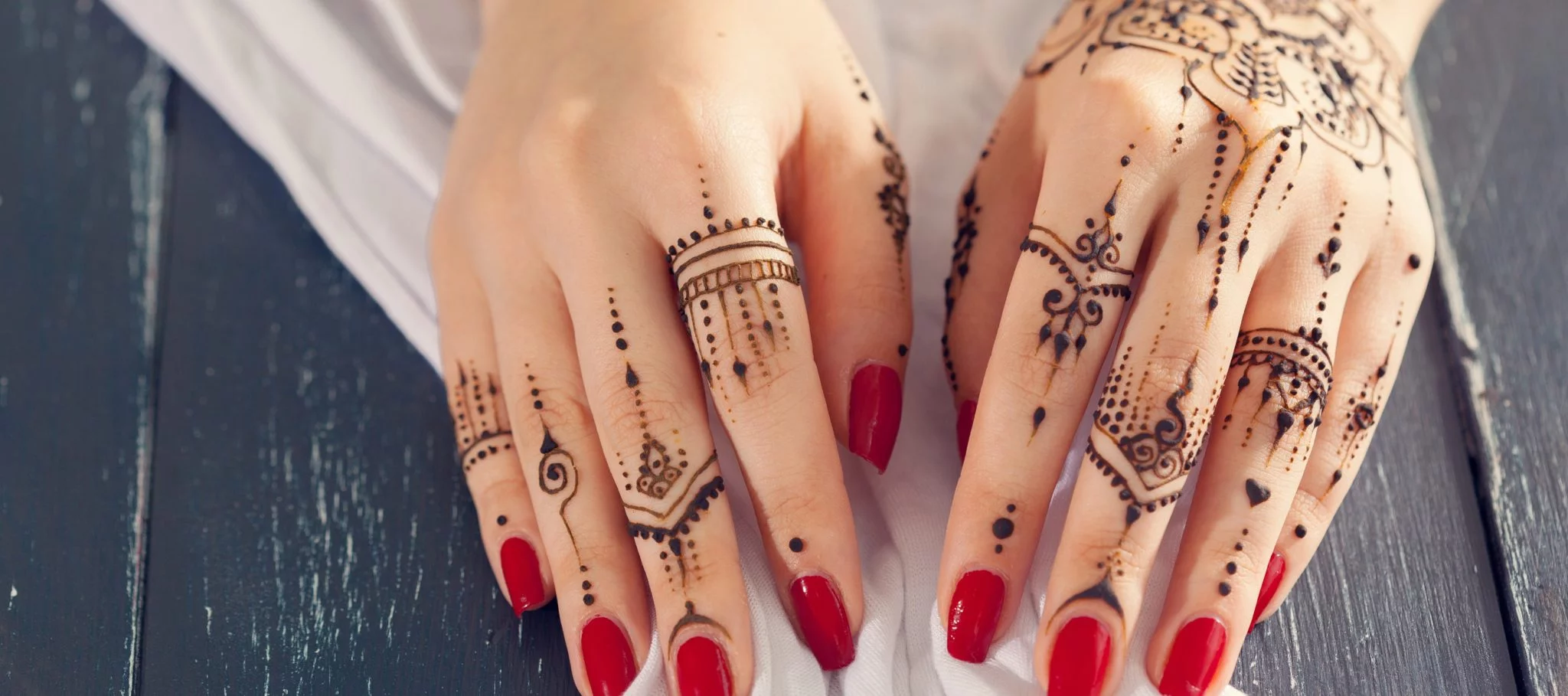 Henna Tattoos auf den Händen