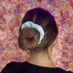 Dutt Frisur mit Scrunchie
