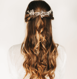 Half-up Frisur mit Extensions für die Hochzeit