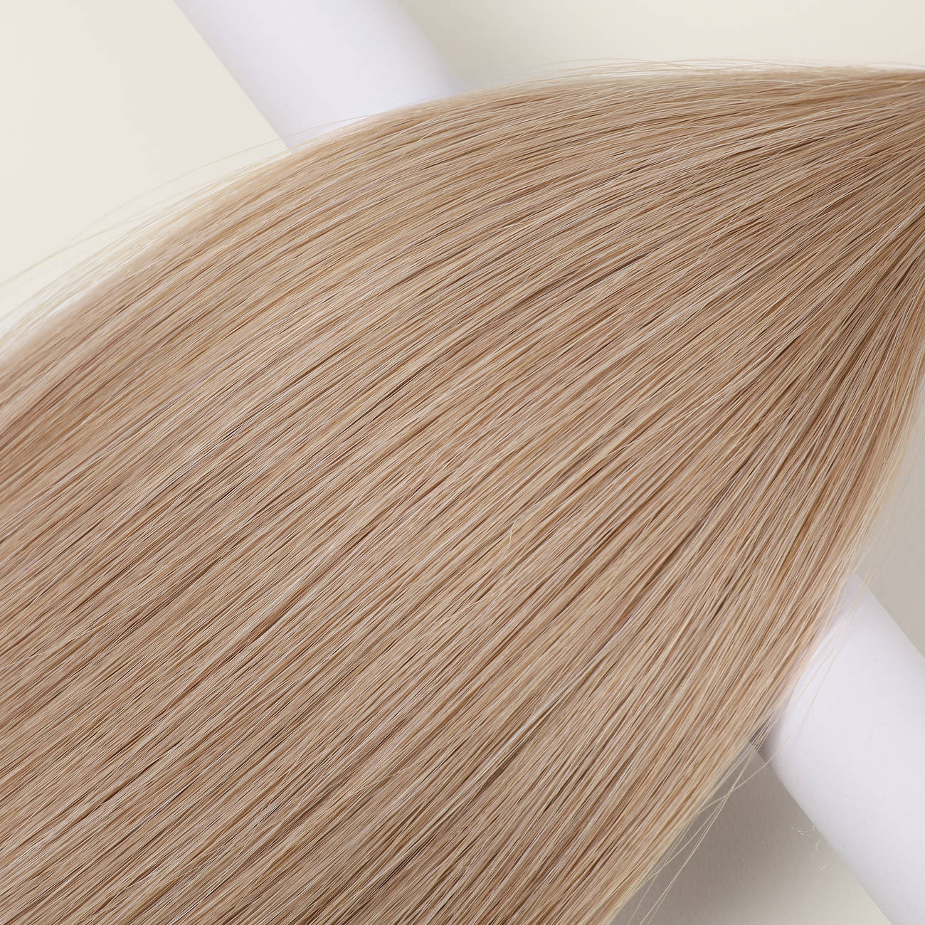 239 Kühles Beigeblond