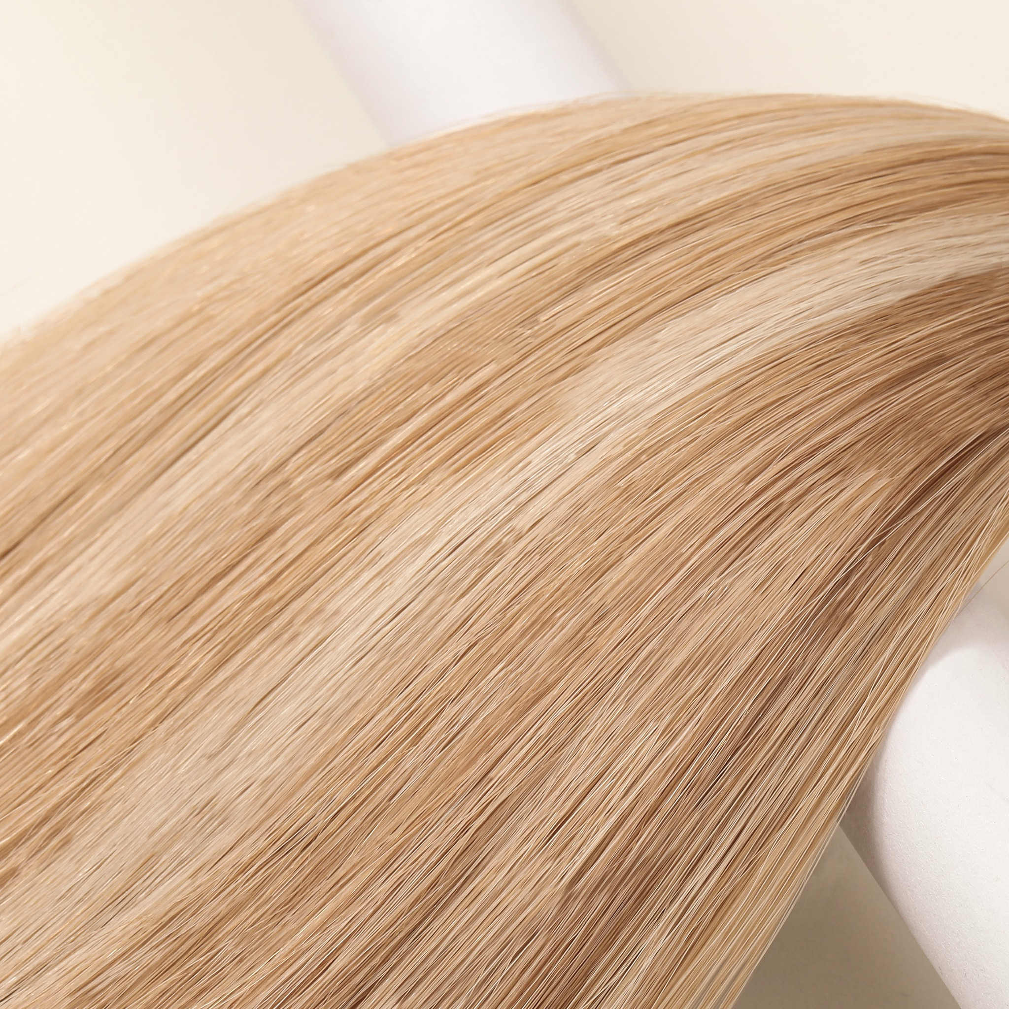 #23 Warm Butter Blonde